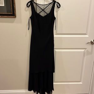 Gorgeous black gown by Alex Evenings size 4